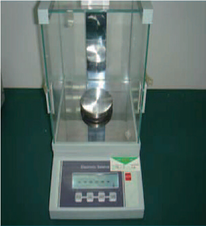 Precision balance